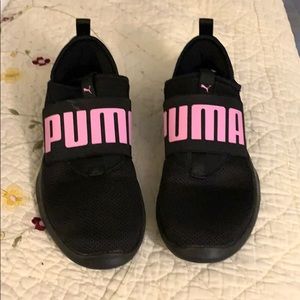 Sale !! Kids 4.5 Puma slip on black sneakers